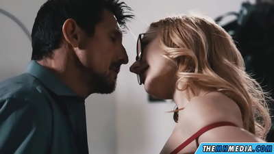 Seks romantik me një bjonde të përdalë