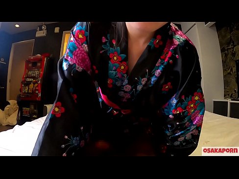 ❤️ Vajza e re cosplay pëlqen seksin deri në orgazmë me një shiringë në një kalorës dhe një blowjob. Vajzë aziatike me pidhi leshtore dhe cica të bukura me kostum tradicional japonez në video amatore që tregon masturbim me lodra qij. Sakura 3 OSAKAPORN. ❤❌ Video seksi tek ne ️❤